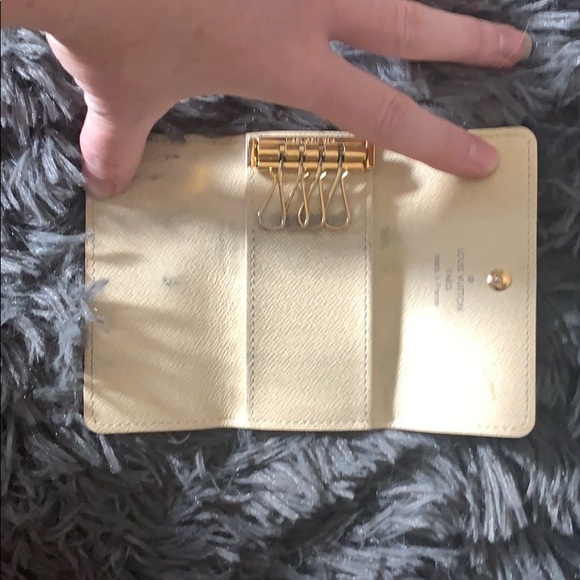 🔴SOLD🔴 Louis Vuitton 4 Key Holder Damier Azur - Picture 6 of 8